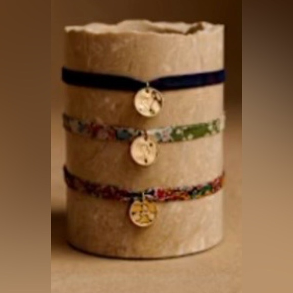 Sézane Les Medaillions Charm / Friendship Bracelets